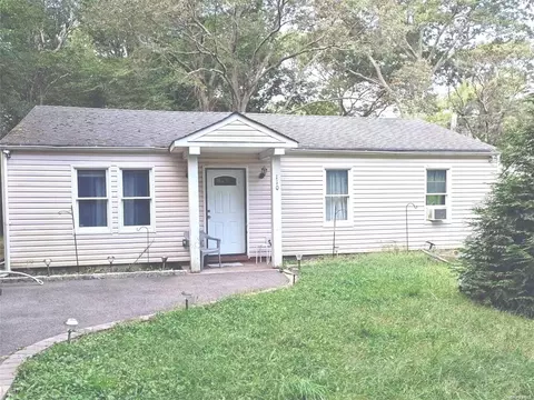 110 Wilson Ave, Medford, NY 11763