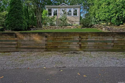 37 Park Dr, Rocky Point, NY 11778