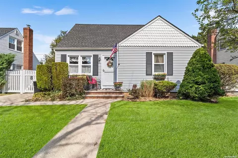 2491 Martin Ave, Bellmore, NY 11710
