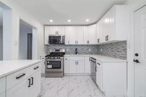 50 Merokee Pl, Farmingdale, NY 11735