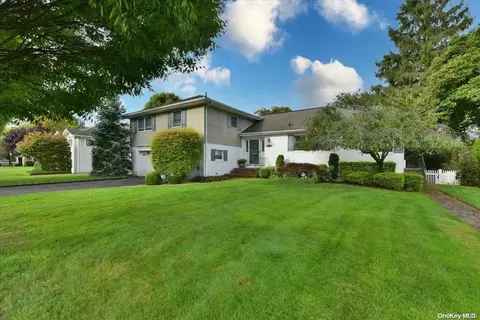 136 Lee Rd, Garden City, NY 11530