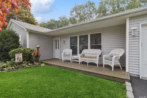 14 Elkin Dr, Middle Island, NY 11953