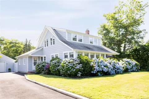 555 Alvahs Ln, Cutchogue, NY 11935