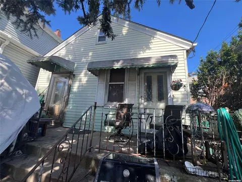 68-09 Garfield Ave, New York, NY 11377