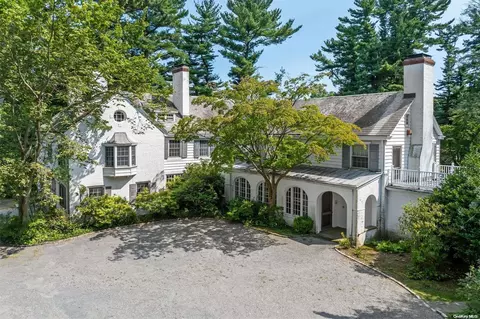 355 Wheatley Rd, North Hempstead, NY 11568