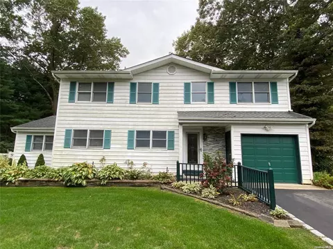 24 Marc Dr, Ridge, NY 11961