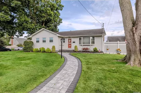 1586 Dillon Ave, East Meadow, NY 11554