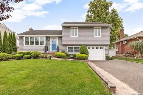 3962 David Pl, Seaford, NY 11783