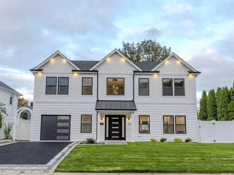 174 Cypress Ln, North Hempstead, NY 11590