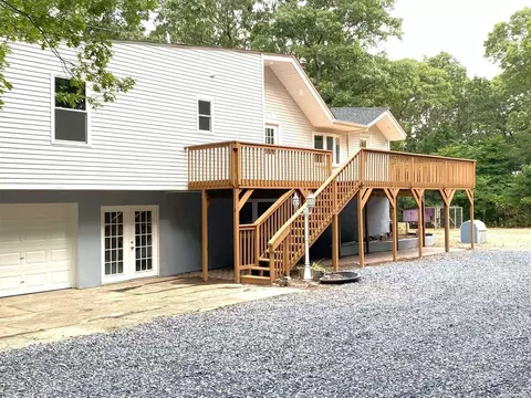 9 Mohawk Pl, Selden, NY 11784