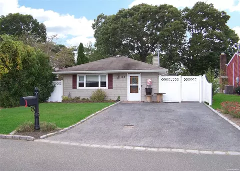 102 Abbott Ave, Mastic, NY 11950