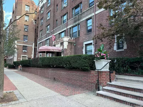 109-14 Ascan Ave #4E, New York, NY 11375