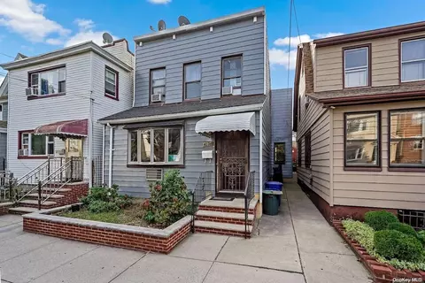 41-16 56th St, New York, NY 11377