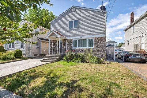 25 S 17th St, North Hempstead, NY 11040