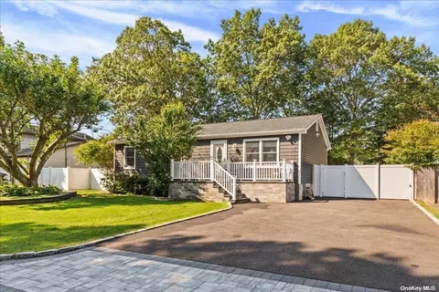132 Montgomery Ave, Mastic, NY 11950