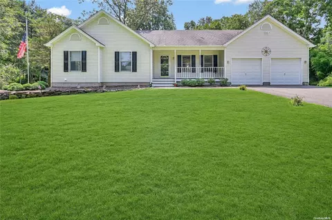 810 Greenfields Ln, Southold, NY 11971