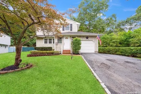 35 Nichols Rd, Nesconset, NY 11767