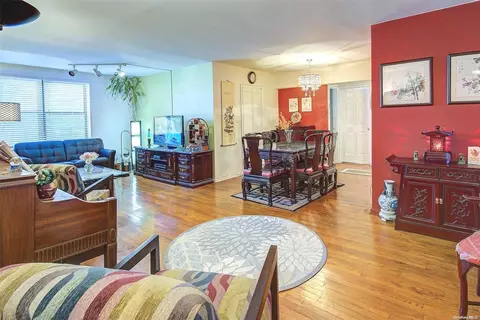 63-95 Austin St #3D, Rego Park, NY 11374
