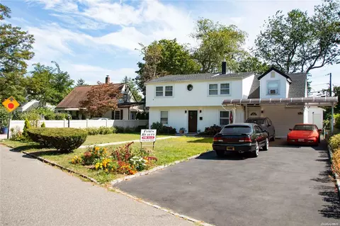 7 Arbor Ln, North Hempstead, NY 11590