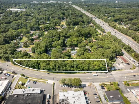 000 Long Island Motor Pkwy, Islip, NY 11749