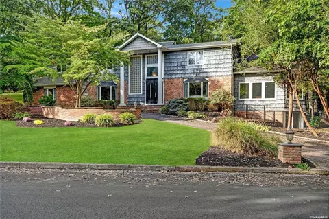 15 Chablis Dr, Dix Hills, NY 11746