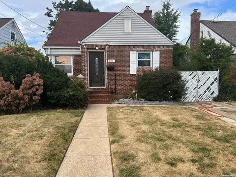 116-12 237th St #12, Hempstead, NY 11003