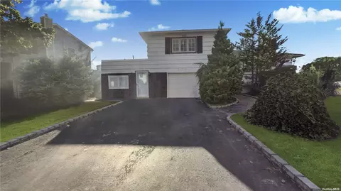 1190 Allen Dr, Seaford, NY 11783