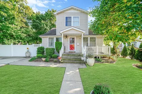 56 Andrew Ave, Islip Terrace, NY 11752