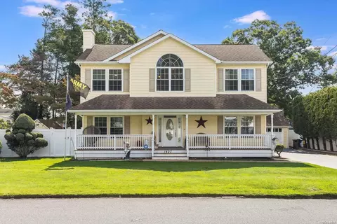 1427 5th St, West Babylon, NY 11704