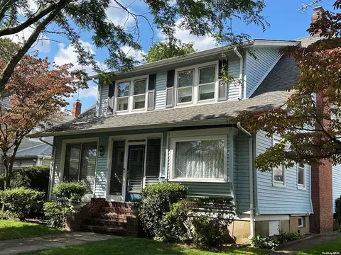15 Michigan Rd, Floral Park, NY 11001
