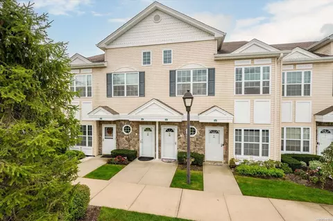 463 Winter Pl #463, East Meadow, NY 11554
