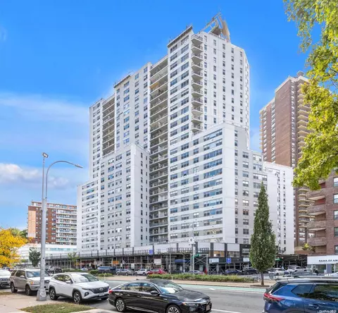 125-10 Queens Blvd #711, New York, NY 11415