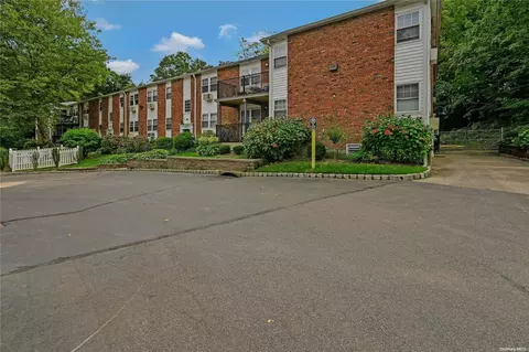 136 Church St #3D, Kings Park, NY 11754
