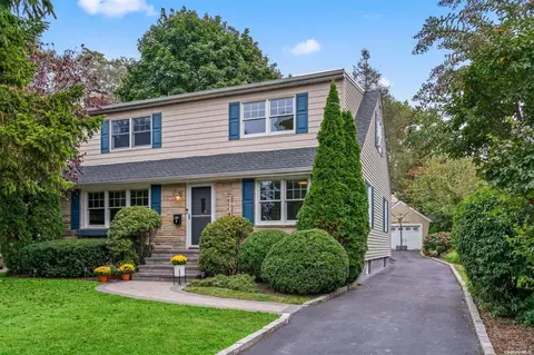 62 Fairmount St, Huntington, NY 11743