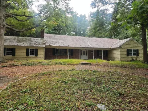 134 Skunks Misery Rd, Locust Valley, NY 11560