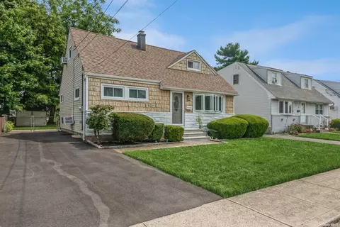 1 Prince St, Hicksville, NY 11801