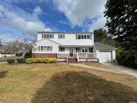 17 2nd Ave, Farmingdale, NY 11735