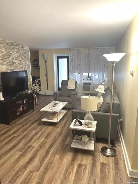 100 E Hartsdale Ave #TLW, Greenburgh, NY 10530