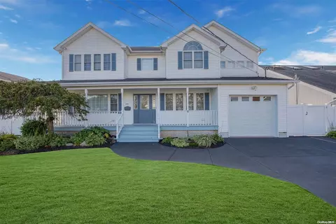 244 E Shore Rd, Lindenhurst, NY 11757