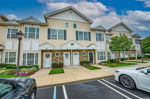 453 Winter Pl #453, East Meadow, NY 11554