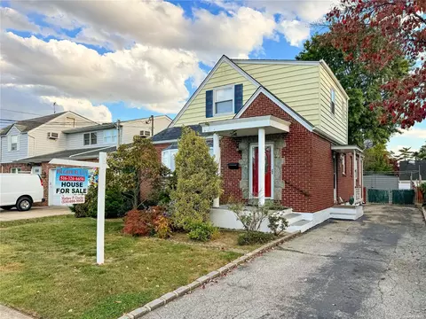 1530 Lincoln Ave, North Hempstead, NY 11040