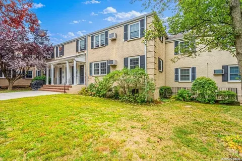 68-19 Springfield Blvd #A, Oakland Gardens, NY 11364