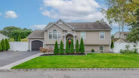 35 Lake Shore Dr, Ronkonkoma, NY 11779