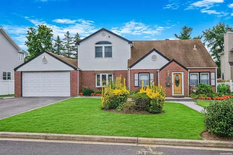 15 Dorcas Ave, Syosset, NY 11791