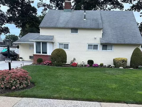 159 Twin Ln N, Wantagh, NY 11793