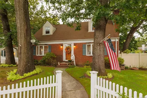 181 Woods Ave, Malverne, NY 11565