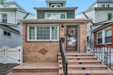 88-54 Sabre St, New York, NY 11427