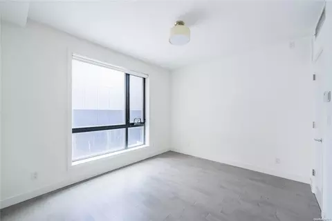 41-04 27th St #5C, New York, NY 11101