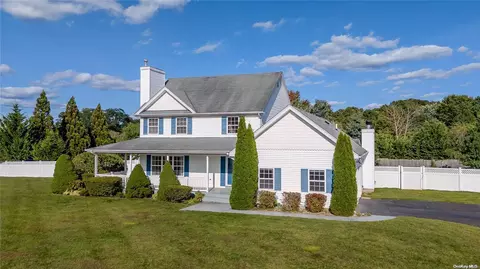 11 Christina Ln, Middle Island, NY 11953