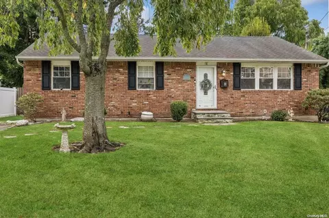 91 E 12th St, Huntington Station, NY 11746